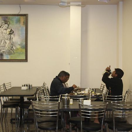Hotel Radhika Inn Trimbak Kültér fotó