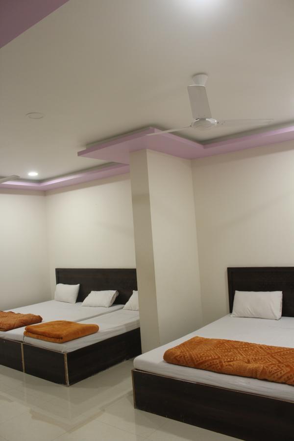Hotel Radhika Inn Trimbak Kültér fotó