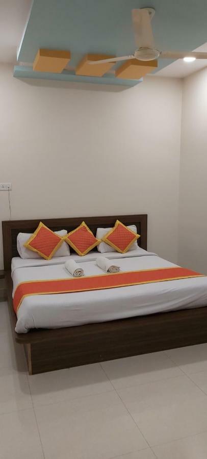 Hotel Radhika Inn Trimbak Kültér fotó