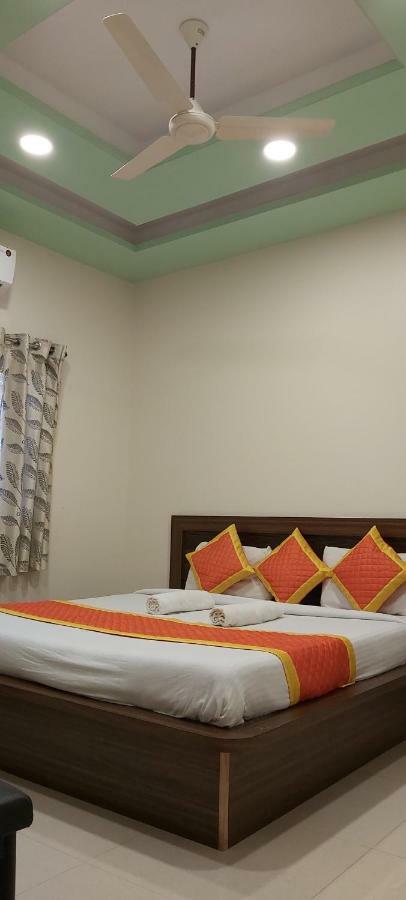 Hotel Radhika Inn Trimbak Kültér fotó